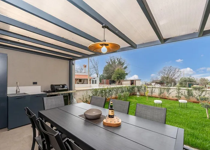 Будинок відпочинку House